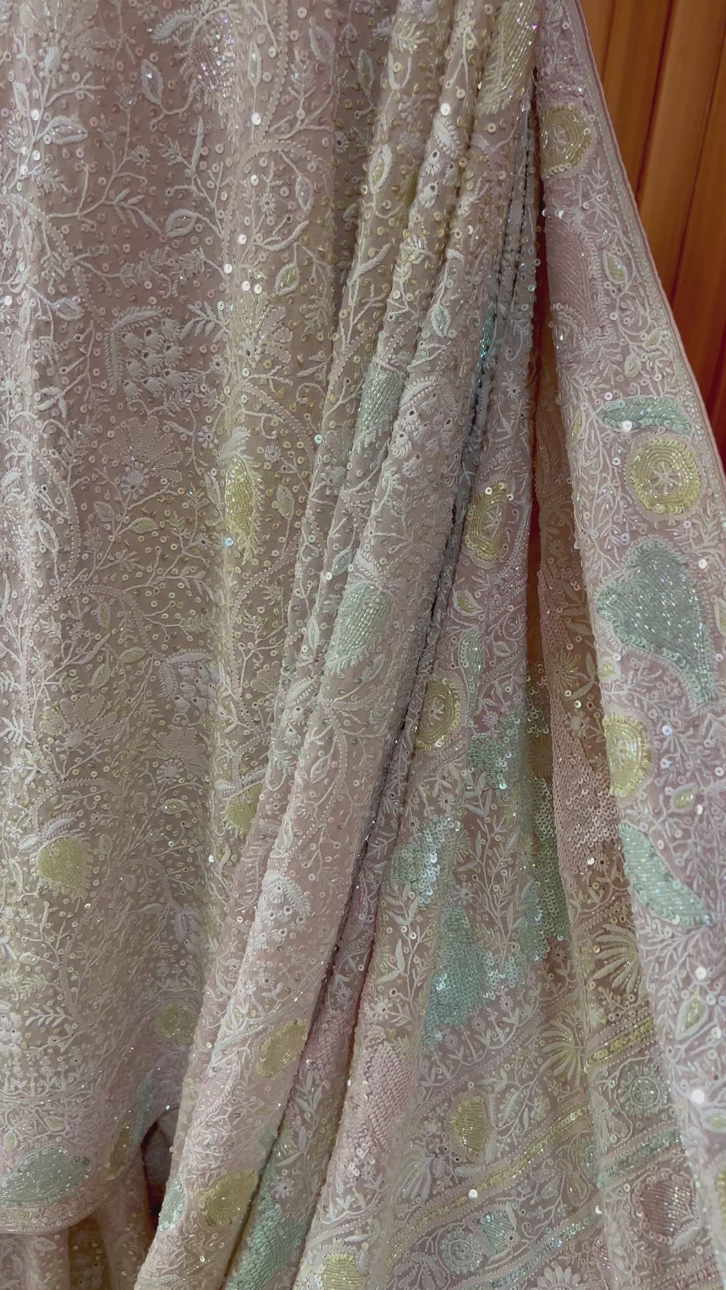 Suhaan Chikankari Ek Taar Saree
